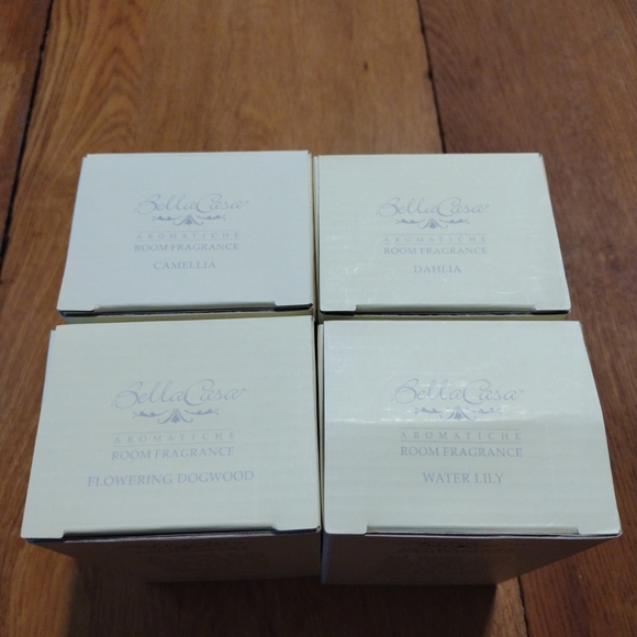 Bella Casa Aromatic Room Fragrance Set of 4 Dahlia Water Lily Dogwood Camellia - Picture 3 of 9